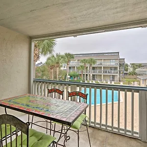 Convenient Pcb With Pool Access Walk To Apartment